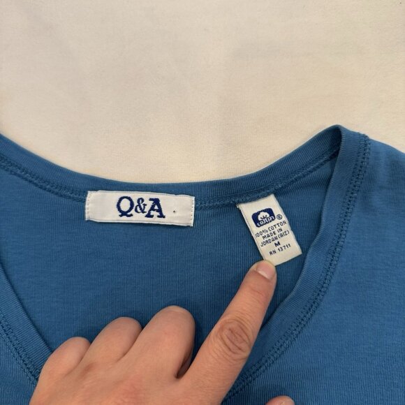 3/$30 📦 Vintage/Y2k Women's Baby Tee Blue Size Medium 100% Cotton Short Sleeve - Picture 2 of 8